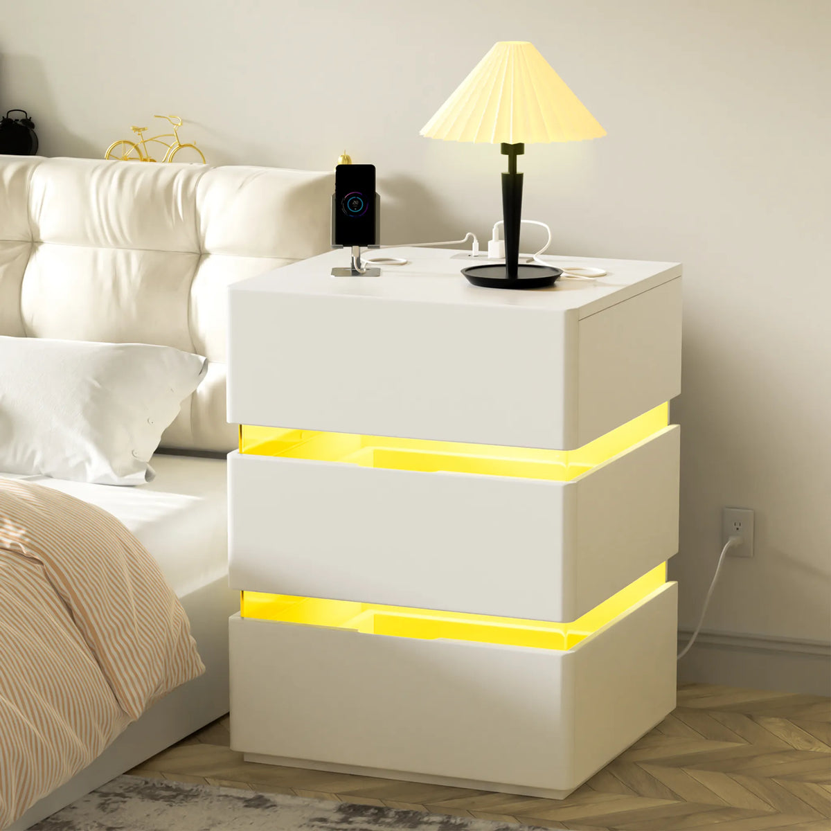 LEADZM LED-Nachttisch mit 3 Schubladen, Steckdosen und USB-Anschlüssen, Weiß